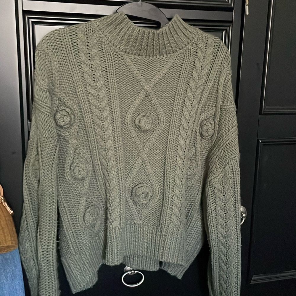 Forever 21 Mockneck Sage Green Heavy Cable Knit Crop Flower Sweater  Med